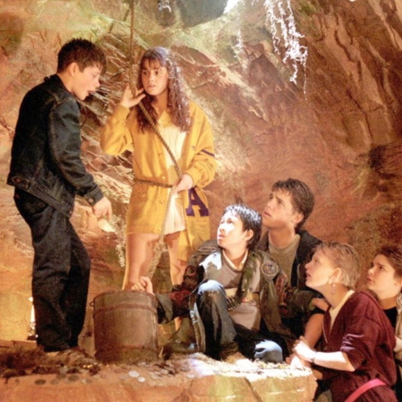 ✨4/$35✨ The Goonies Widescreen DVD - Picture 7 of 10